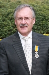 Gerrit Does geridderd in de Orde van Oranje-Nassau  BMX pionier ontvangt waardering voor geleverde diensten.